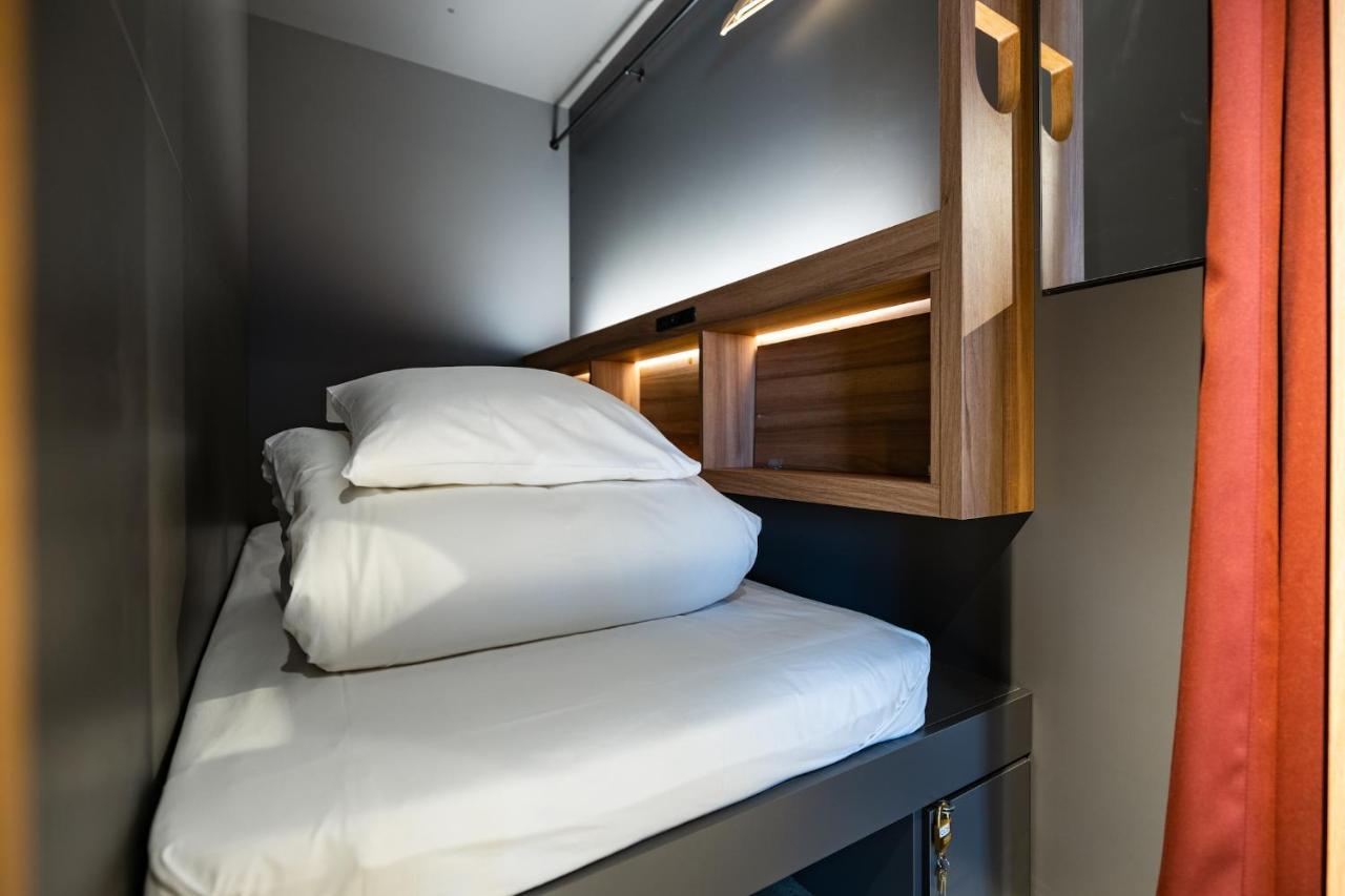 Hostel Unplan Fukuoka Fukuoka  Zewnętrze zdjęcie